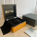 Caixa, estojo, certificado e manual completos da Panerai.